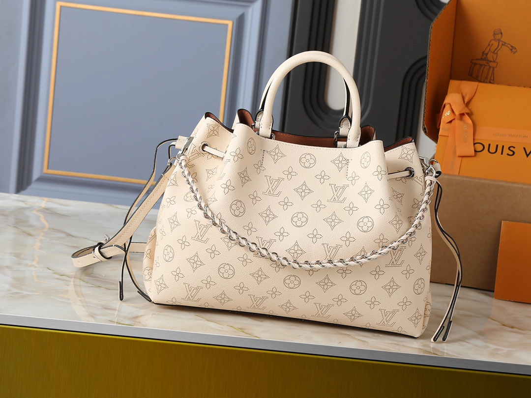ルイ・ヴィトン ベラ・トート マヒナ子牛革「Bella Tote」