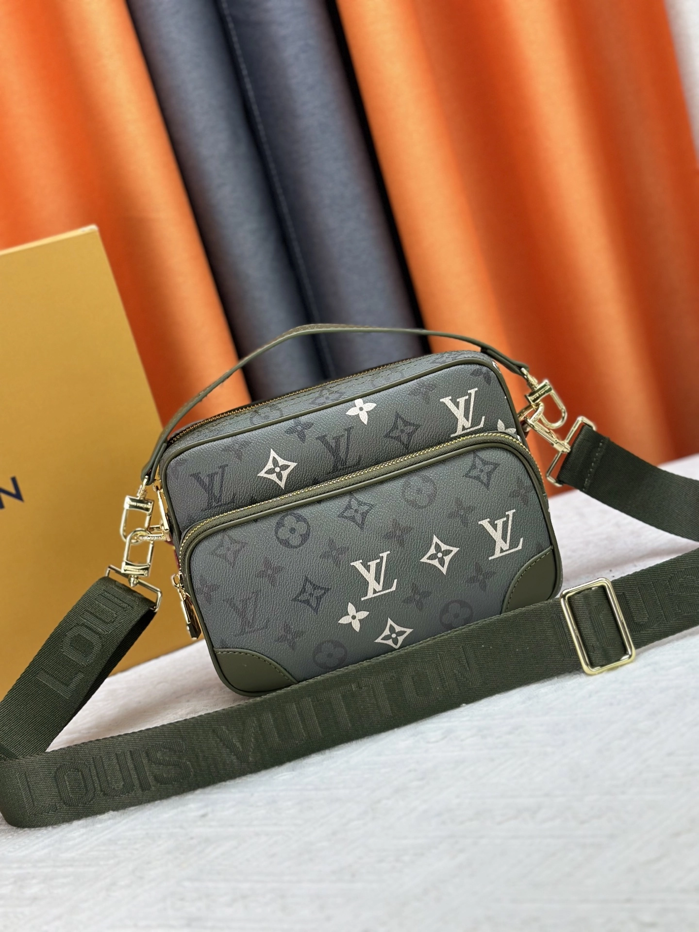 ルイ・ヴィトン「Louis Vuitton」Nil メッセンジャーバッグ