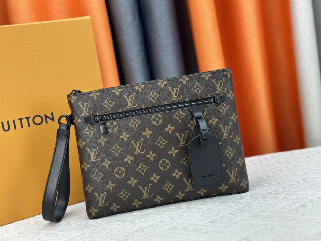 ルイ・ヴィトン「Louis Vuitton」テイクオフ・ポーチ