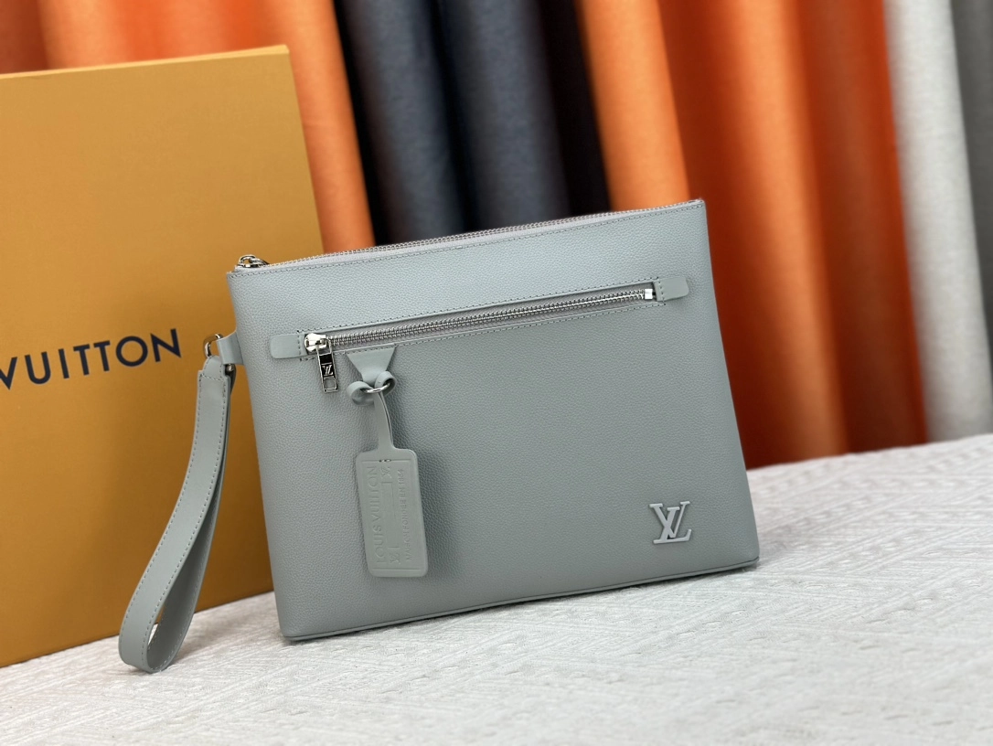 ルイ・ヴィトン「Louis Vuitton」テイクオフ・ポーチ