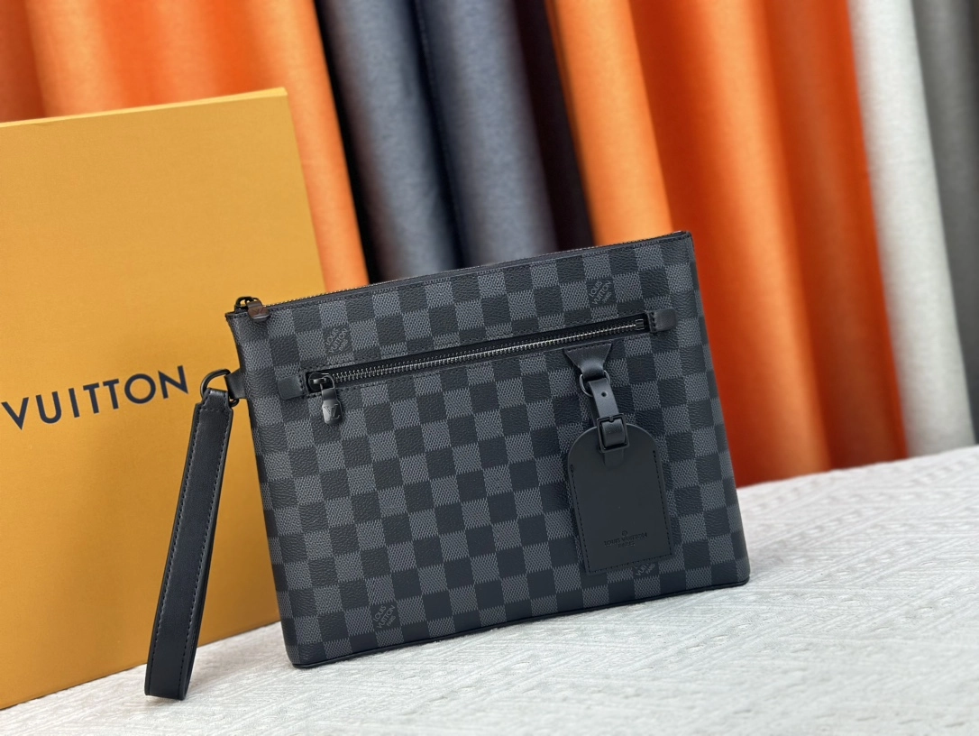 ルイ・ヴィトン「Louis Vuitton」テイクオフ・ポーチ