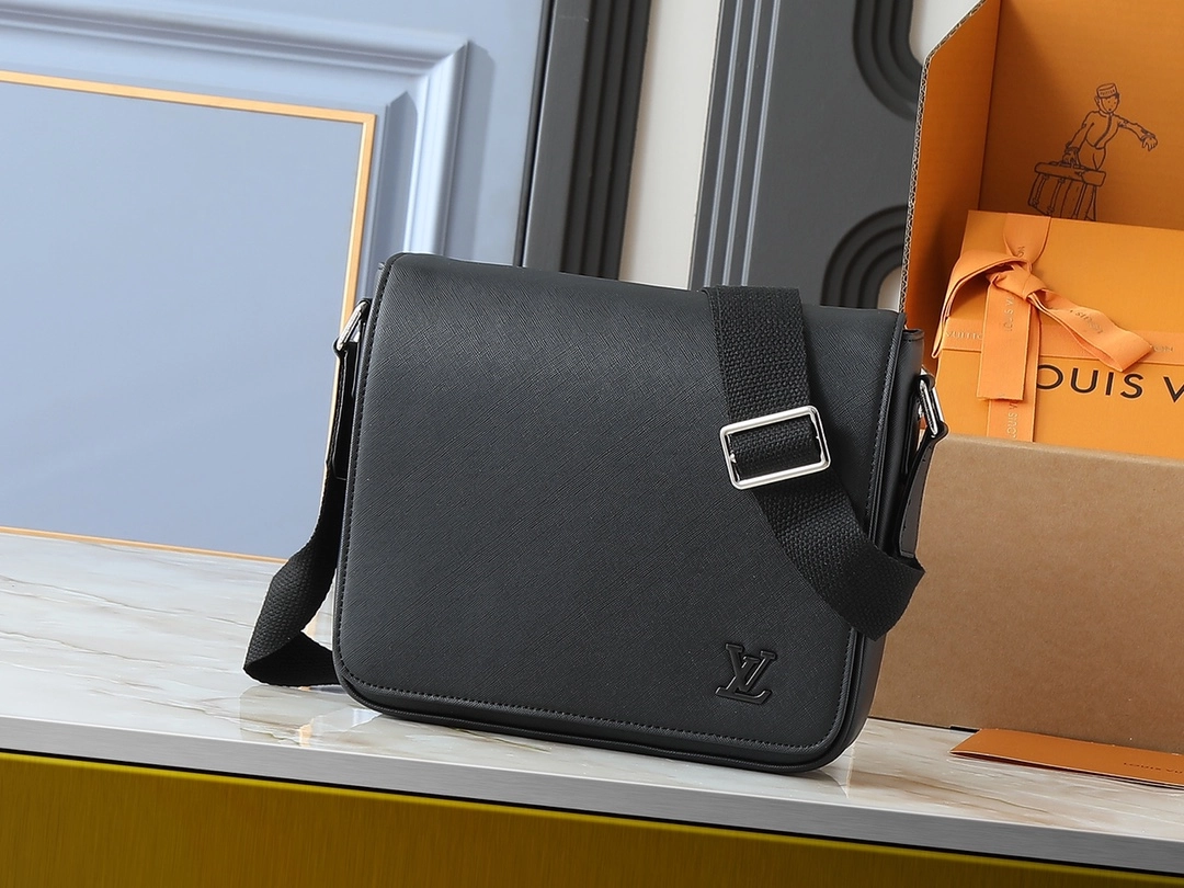 ルイ・ヴィトン「Louis Vuitton」ディストリクト スモールメッセンジャーバッグ