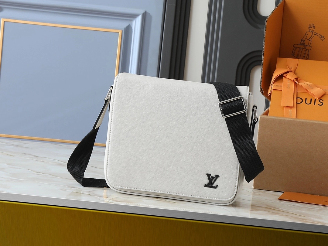 ルイ・ヴィトン「Louis Vuitton」ディストリクト スモールメッセンジャーバッグ