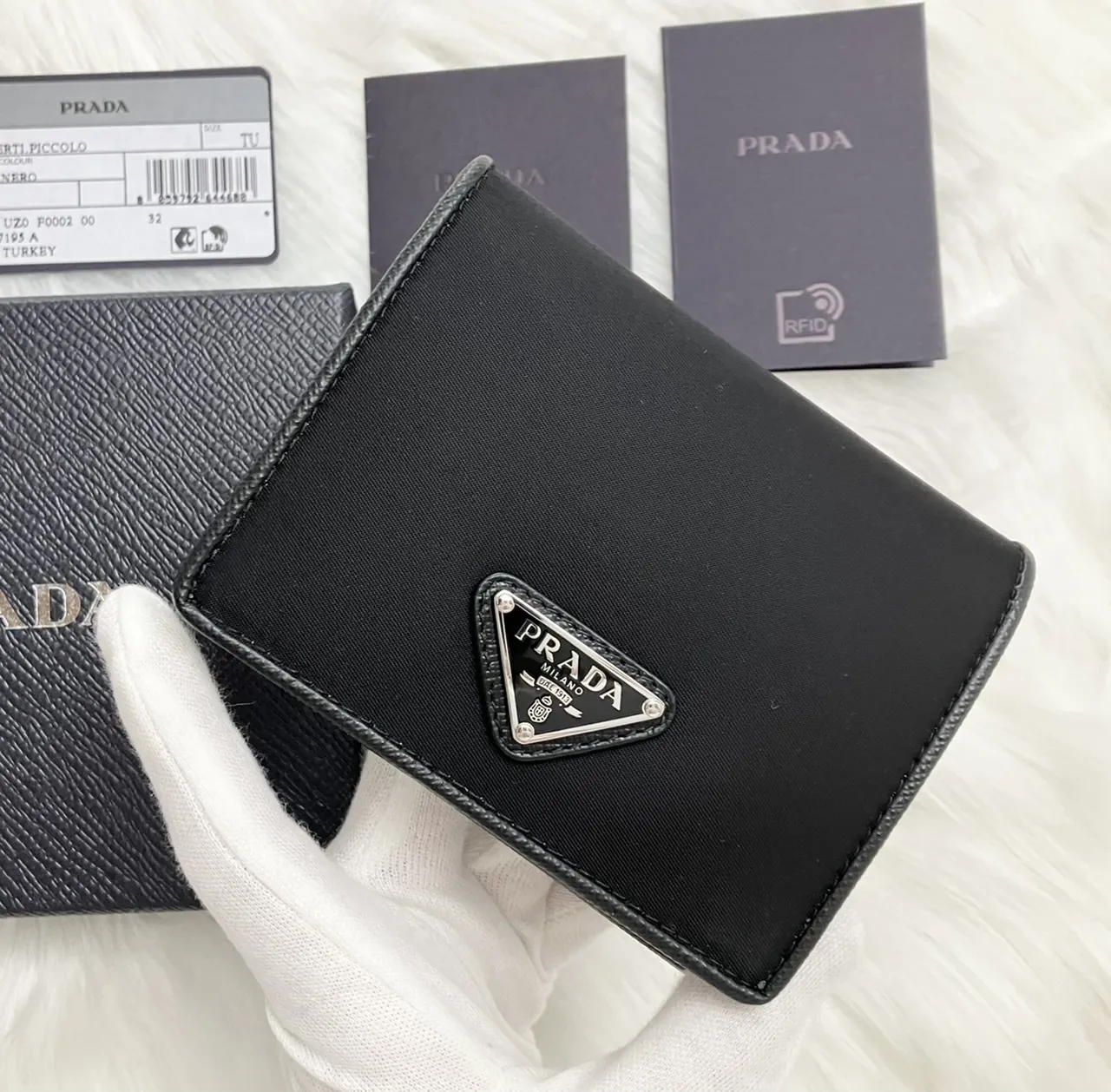 【PRADA】VIPセール♪ ナイロンxサファイアーノ 二つ折り財布♪
