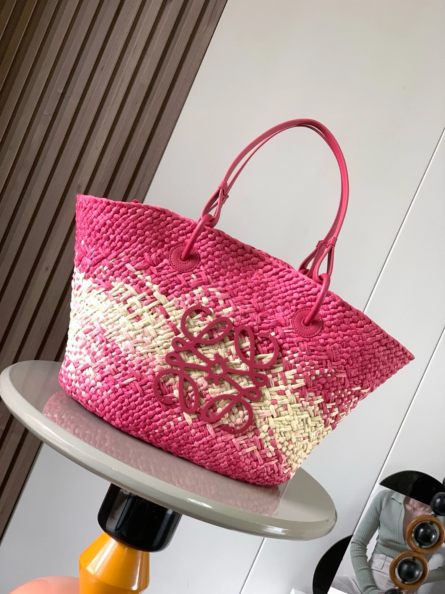 ロエベ「LOEWE」新しい草編みバッグ