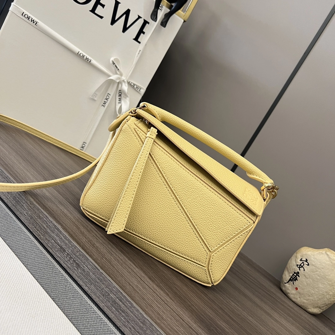 ロエベ「Loewe」ミニ ソフトグレインレザー Puzzle ハンドバッグ