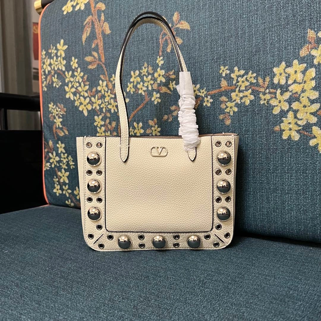 ヴァレンティノ「Valentino」ガラヴァーニ スモール レザー ハンドバッグ