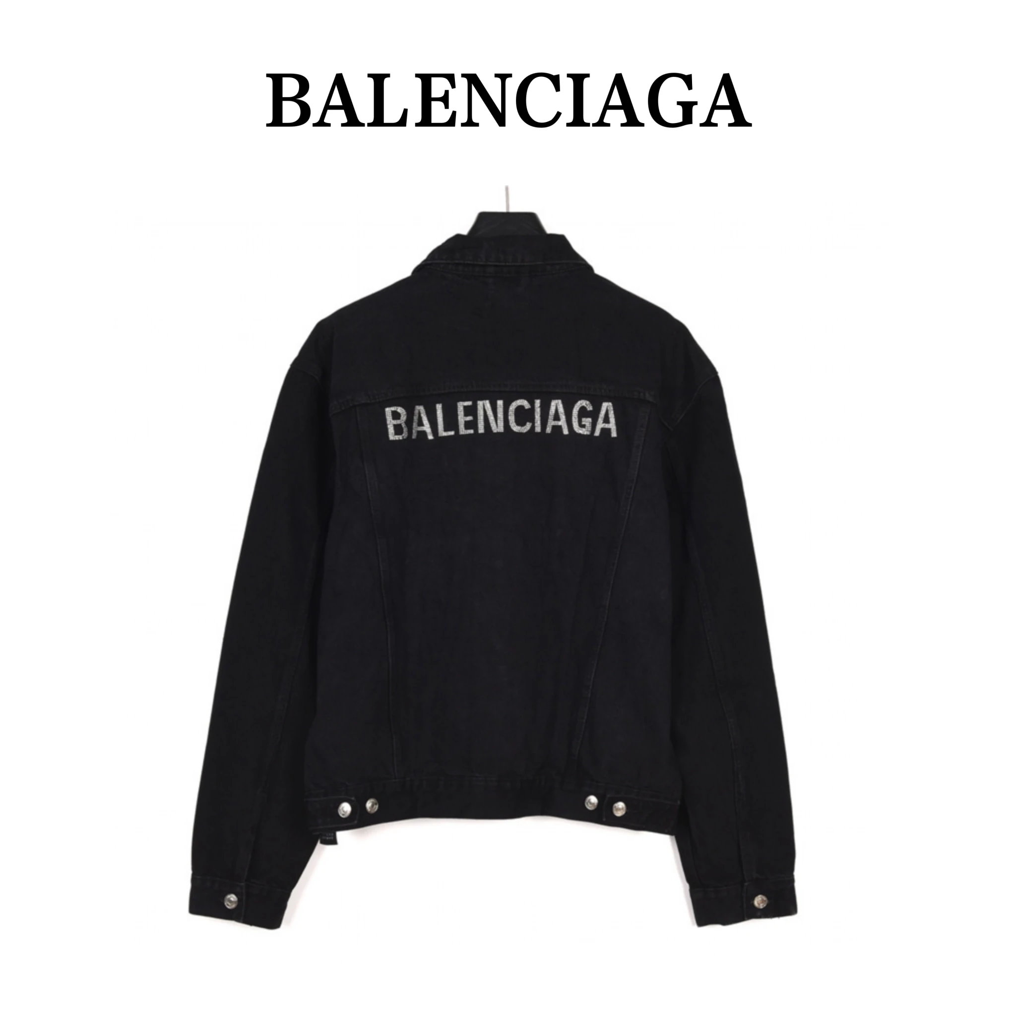 バレンシアガ「Balenciaga」 24ss 背中にホットフィックスでロゴが付けられたジーンズジャケット