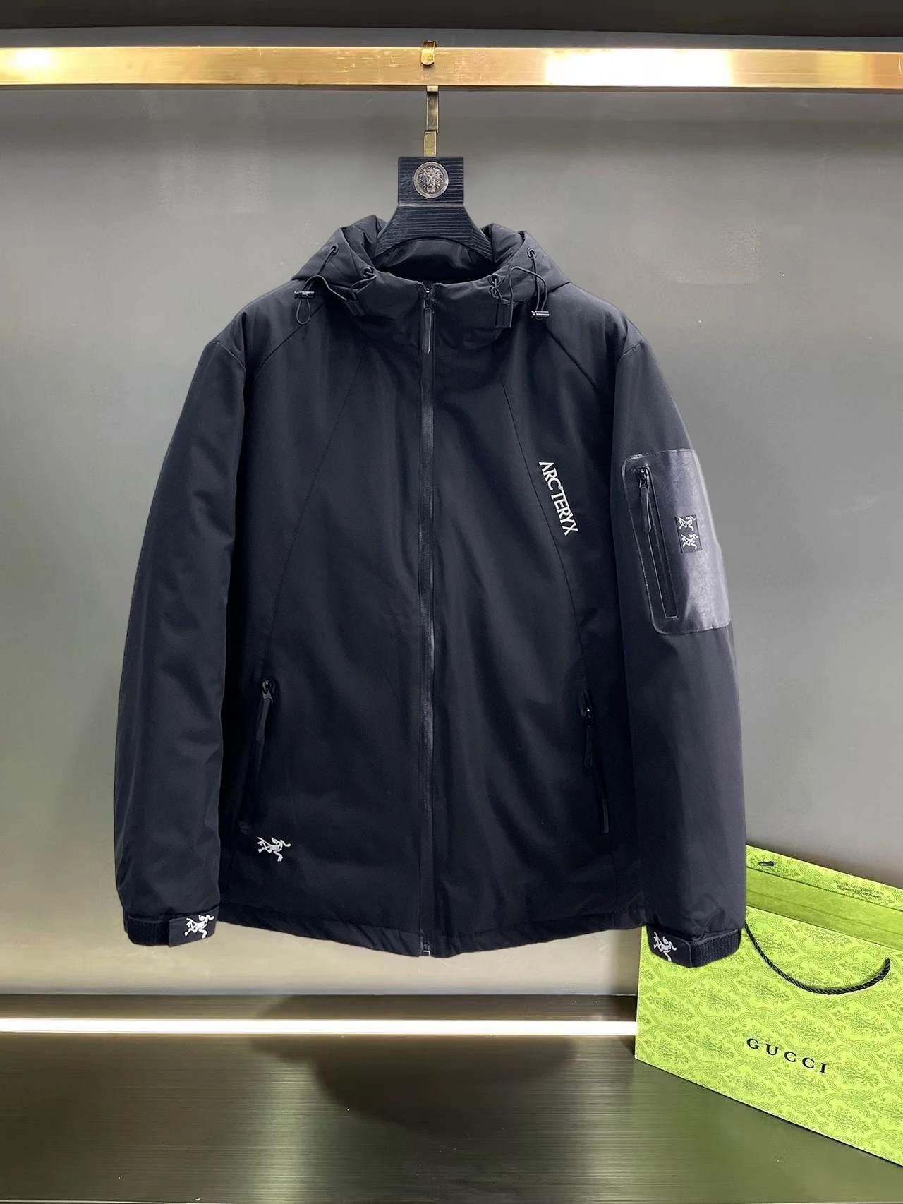 アークテリクス「ARC'TERYX」ロゴデザイン カラーブロック ダウンジャケット