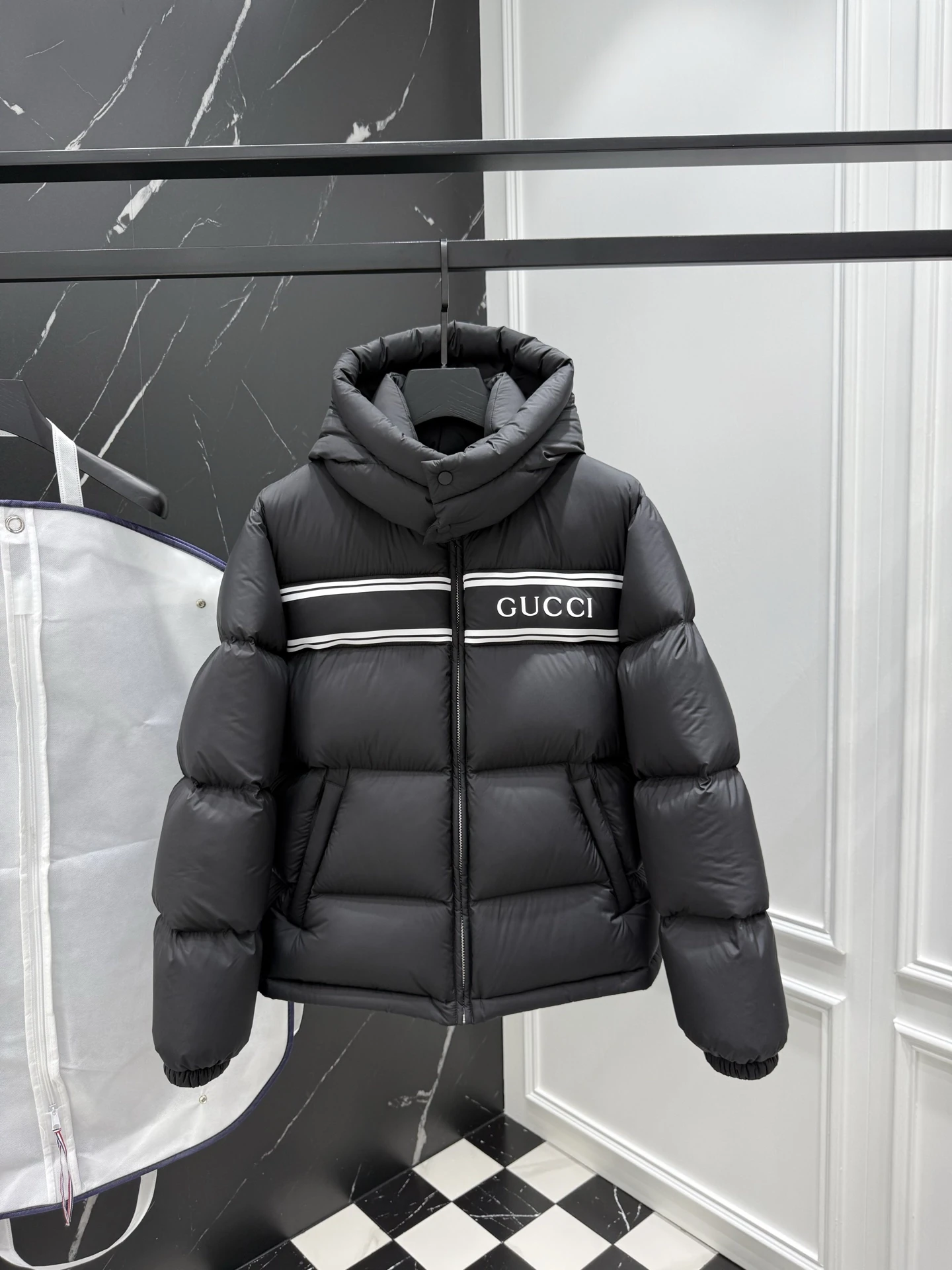 グッチ「Gucci」秋冬フード付きダウンジャケット