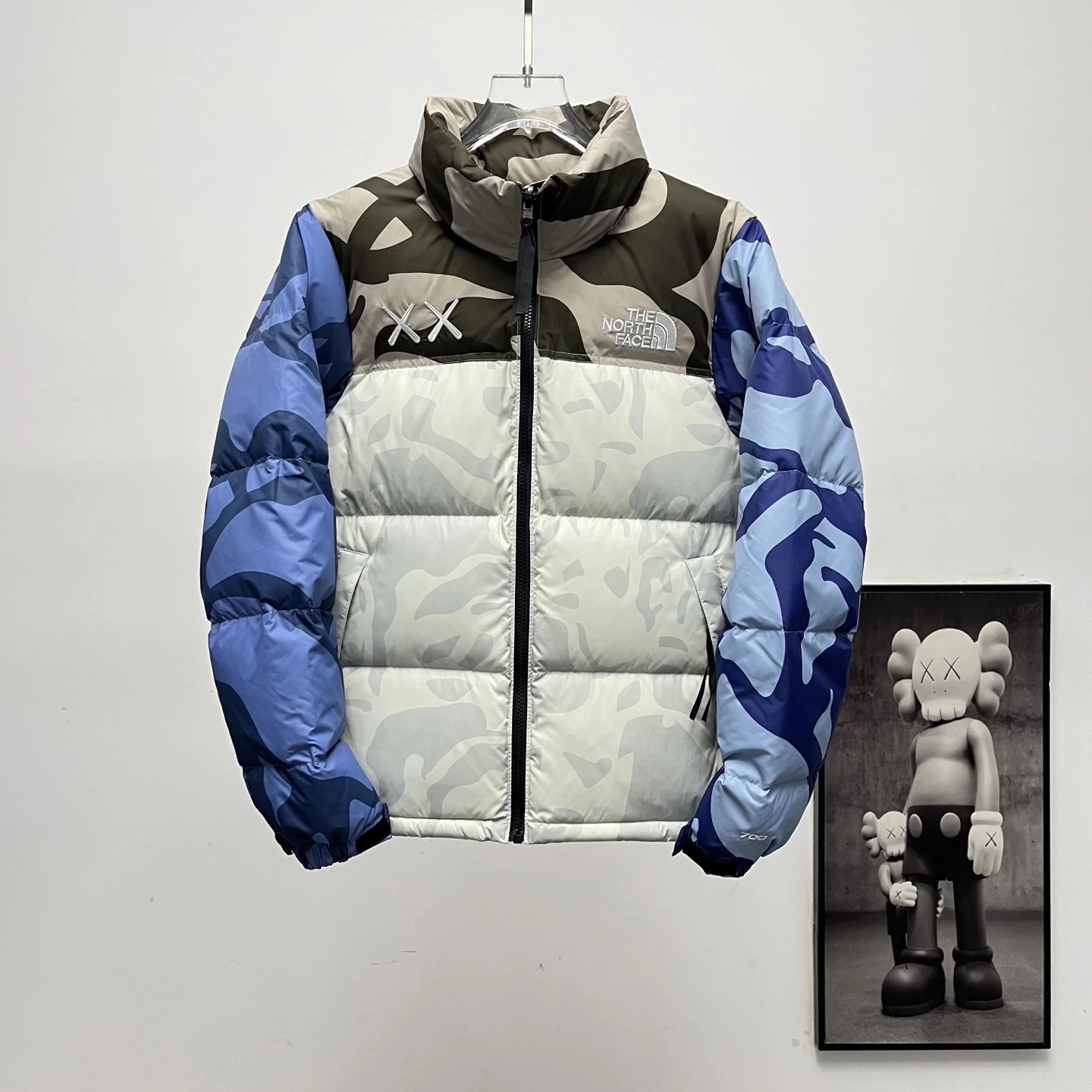 ザ・ノースフェイス XX KAWS 夢のコラボレーション ファッションフーディダウンジャケット 男女兼用