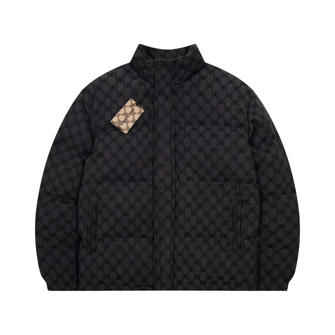 バレンシアガ「Balenciaga」‌ダブルB フルプリント ダウンジャケット
