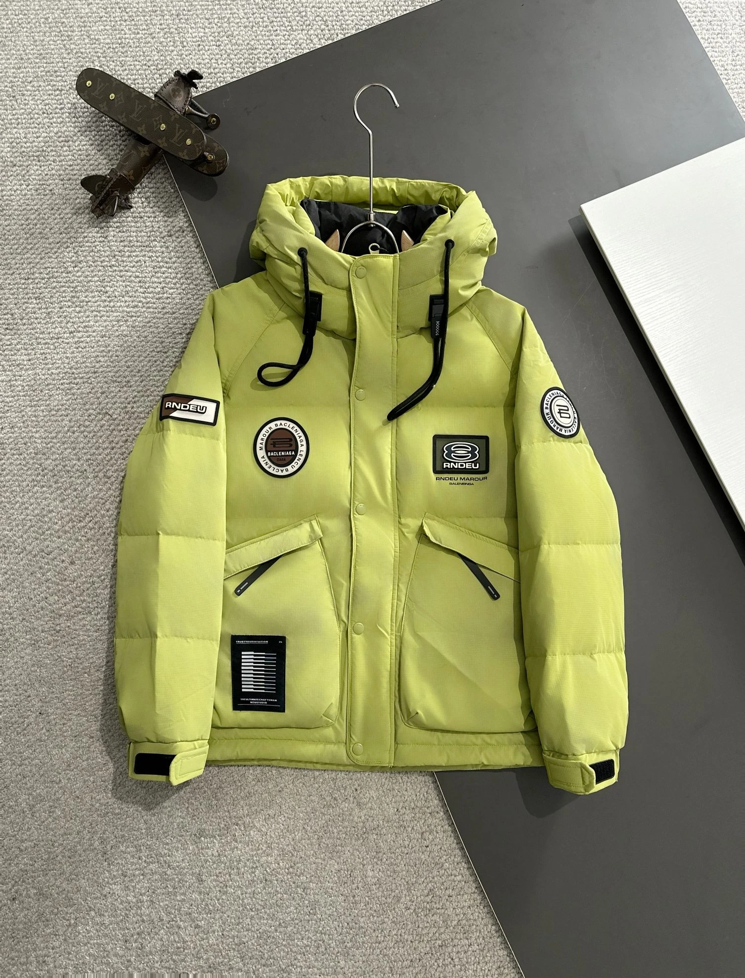 バレンシアガ「Balenciaga」‌秋冬 パッチワーク サッカーダウンジャ