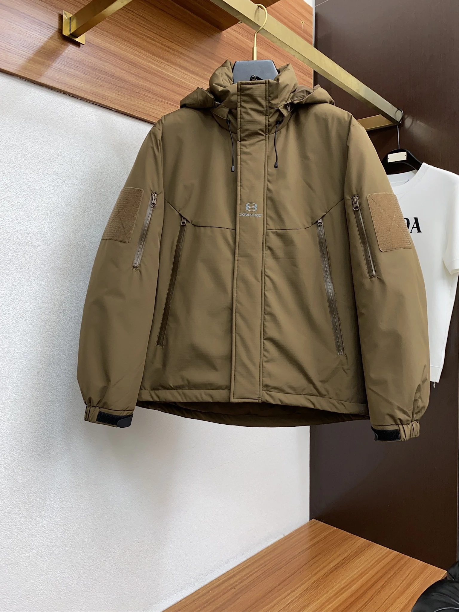 バレンシアガ「Balenciaga」‌秋冬 パッチワーク サッカーダウンジャ