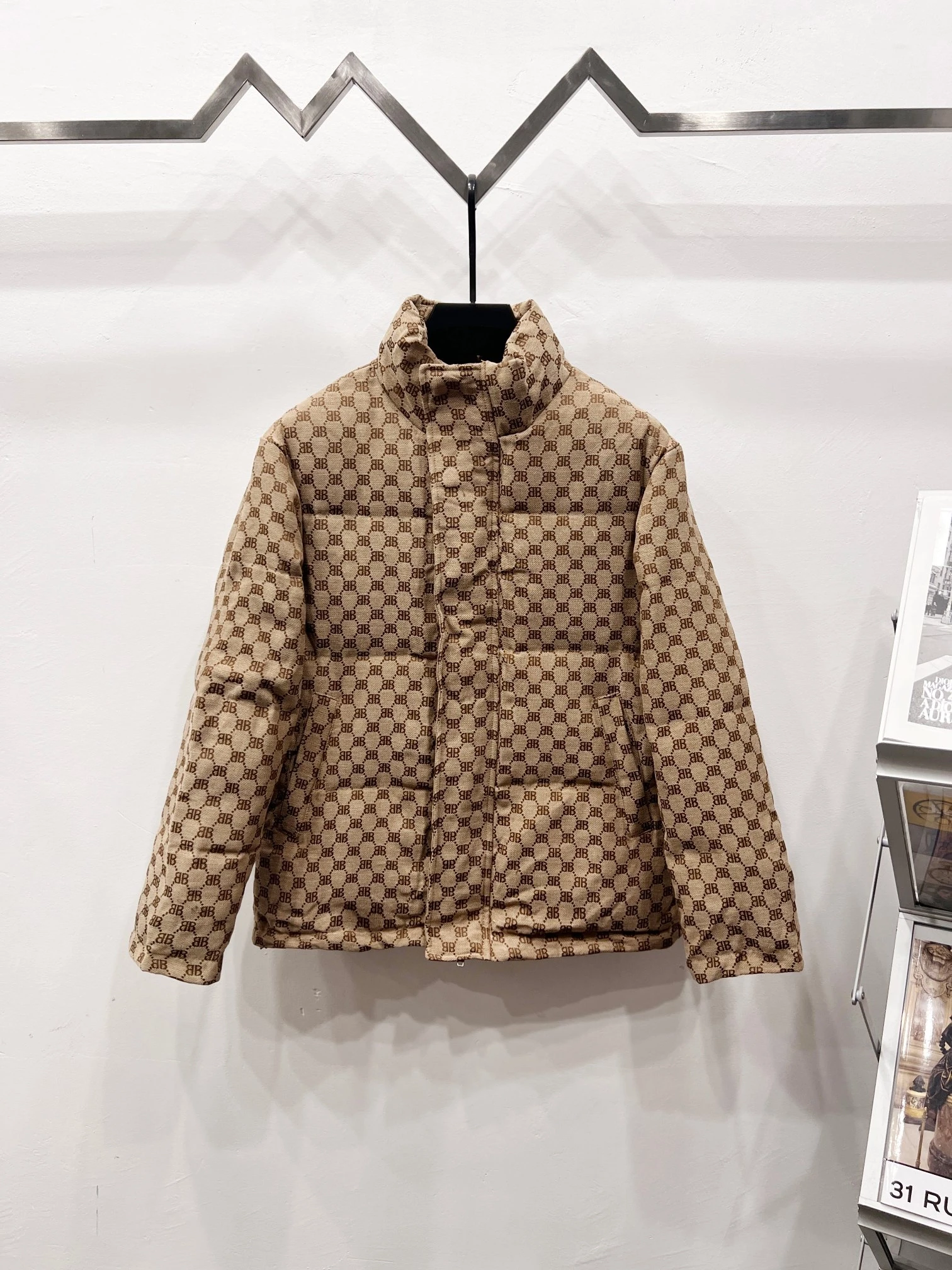 バレンシアガ「Balenciaga」軽奢華なジャカード柄個性ダウンジャケット 男女兼用