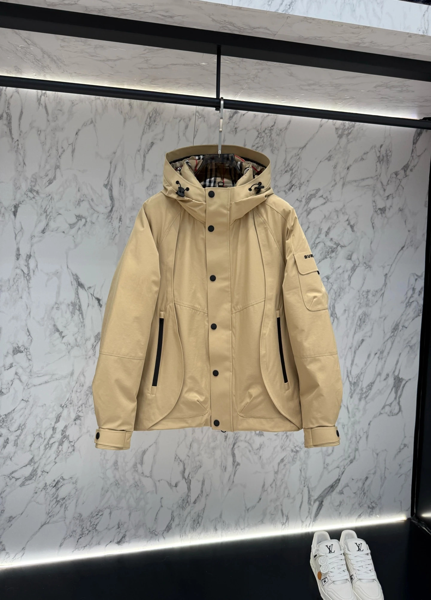バーバリー「Burberry」スタイリッシュな保温ダウンフード