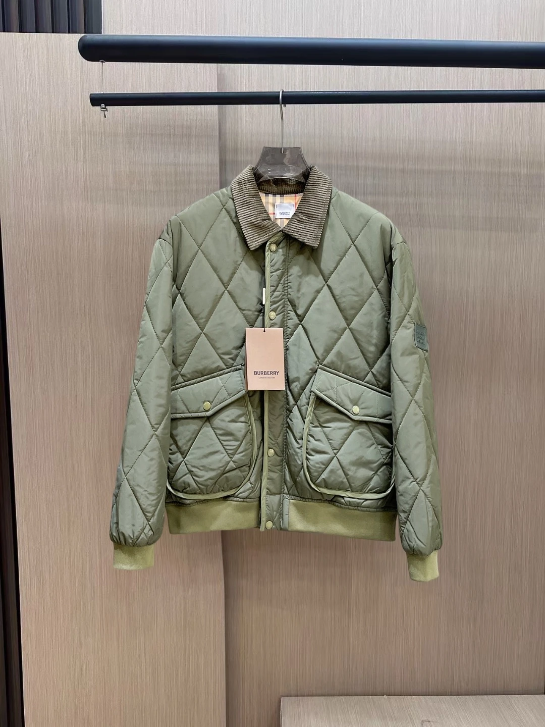 バーバリー「Burberry」冬季新作ダウンジャケット