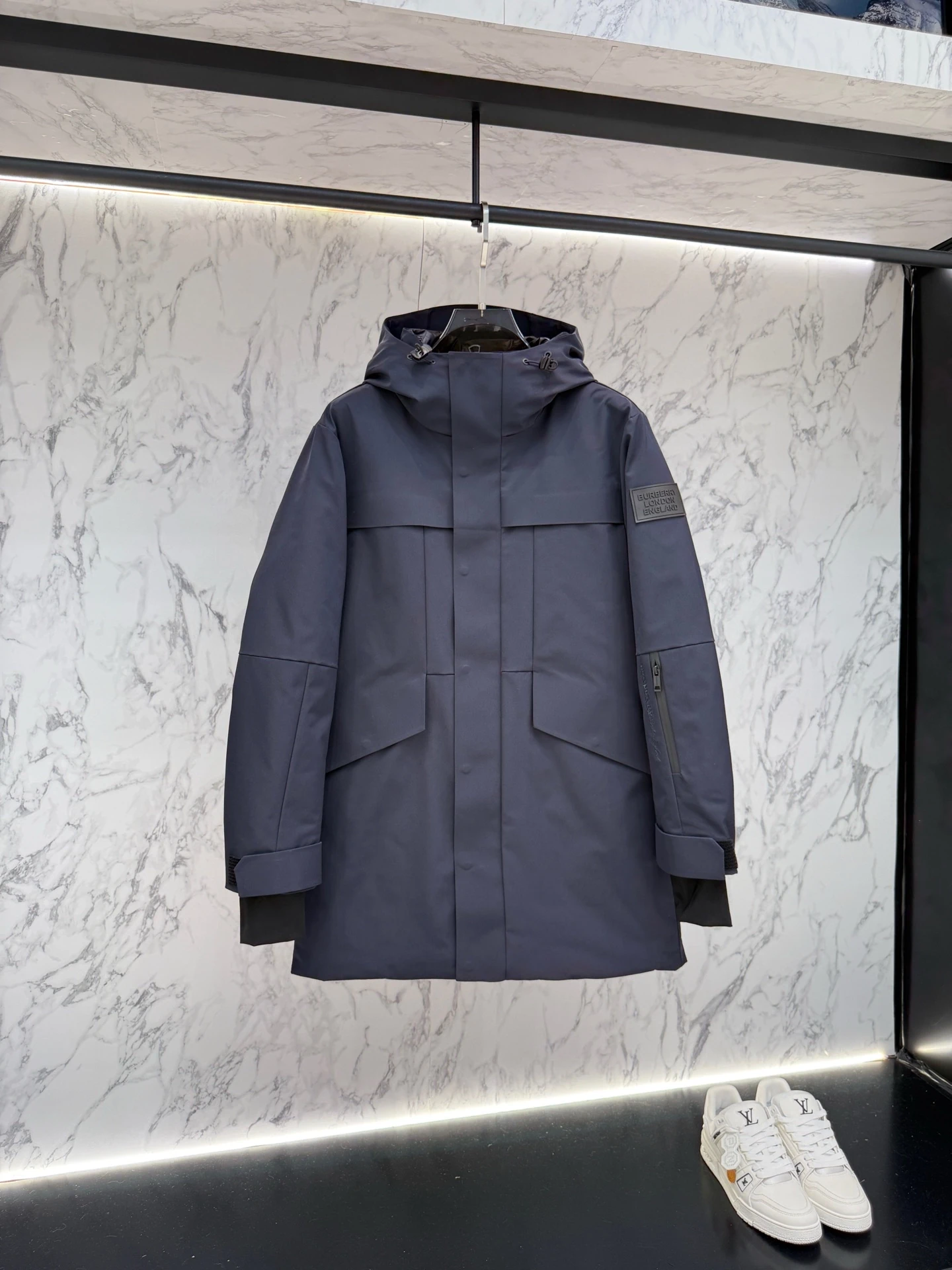 バーバリー「Burberry」秋冬ミドル丈フード付きダウンジャケット