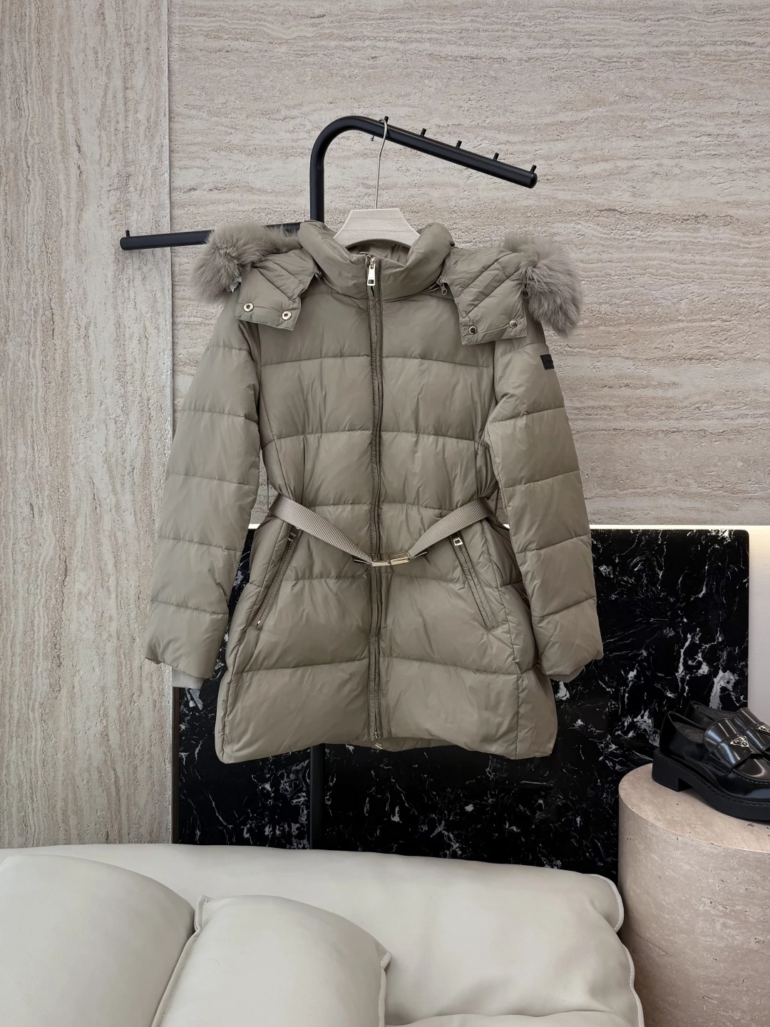 バーバリー「Burberry」秋冬レディースファー付き&スリムフィットフード付きダウンジャケット