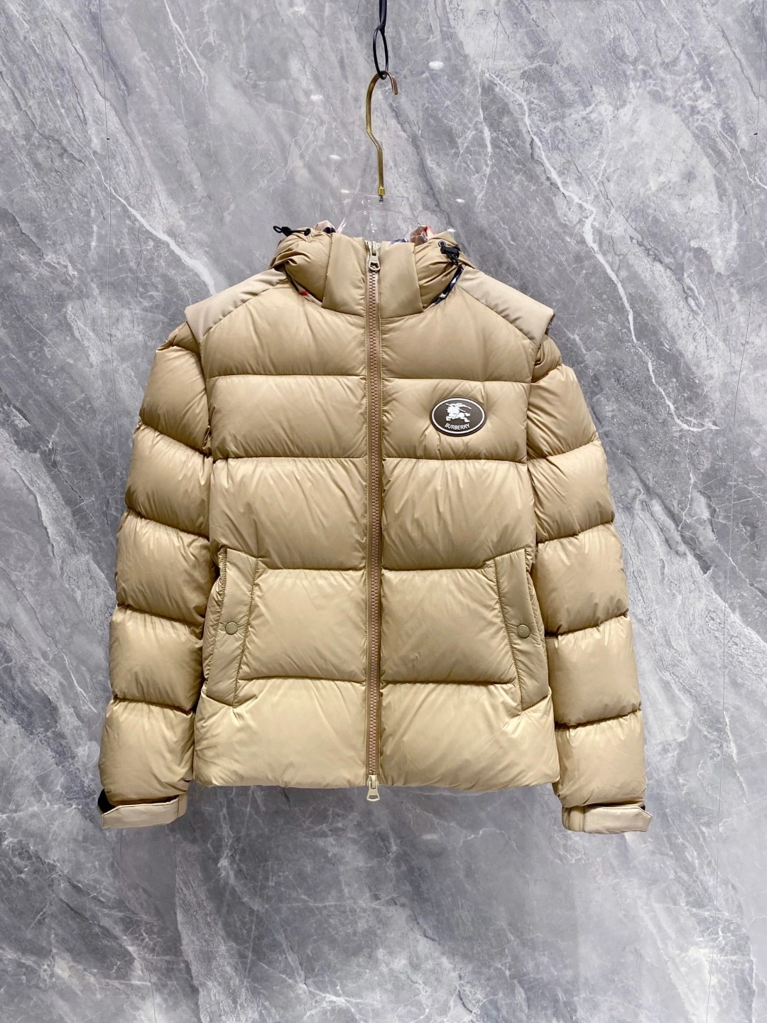 バーバリー「Burberry」秋冬着脱式袖&フード付きダウンジャケット