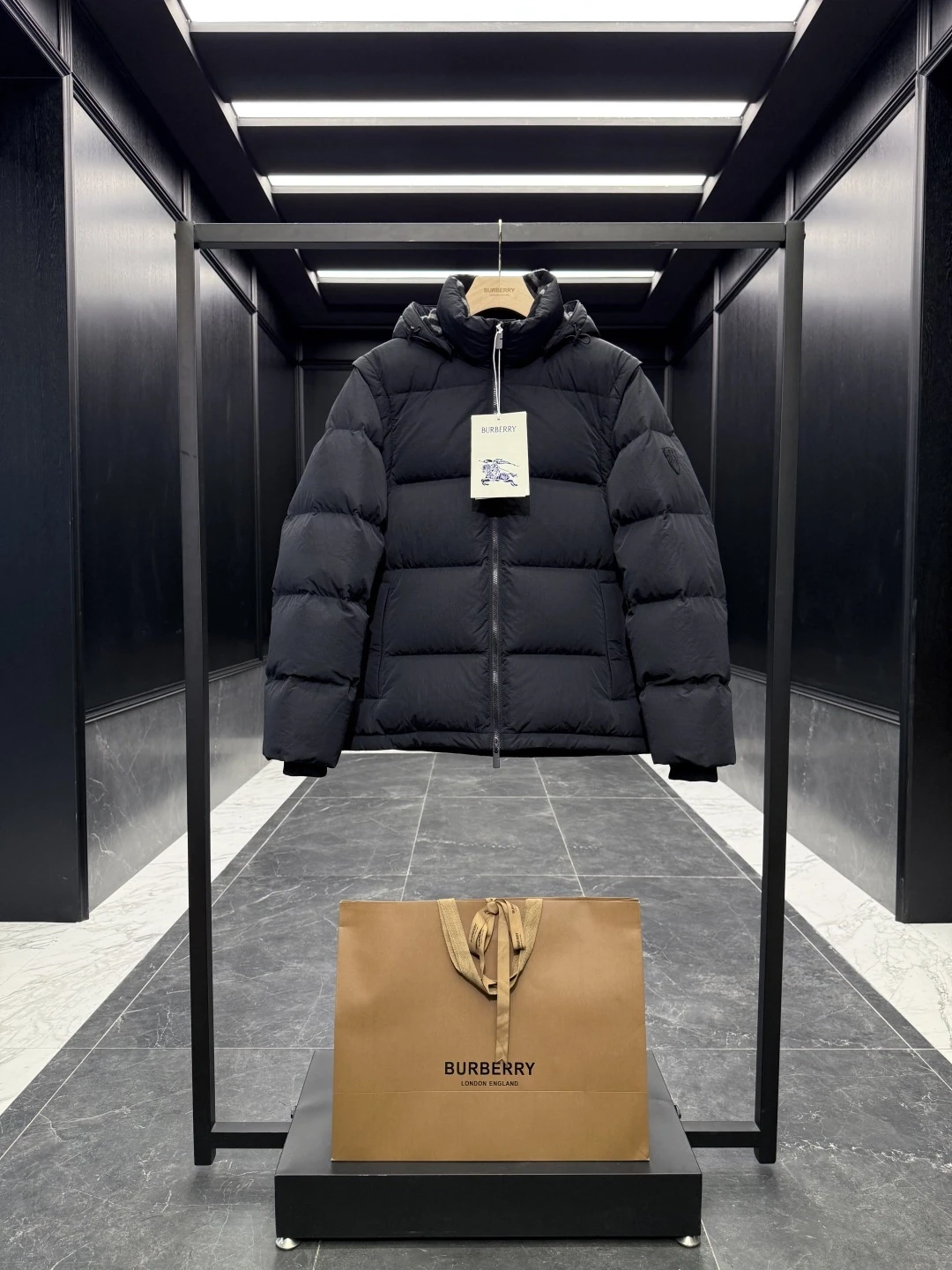 バーバリー「Burberry」秋冬着脱式袖&フード付きダウンジャケット【超おすすめ】