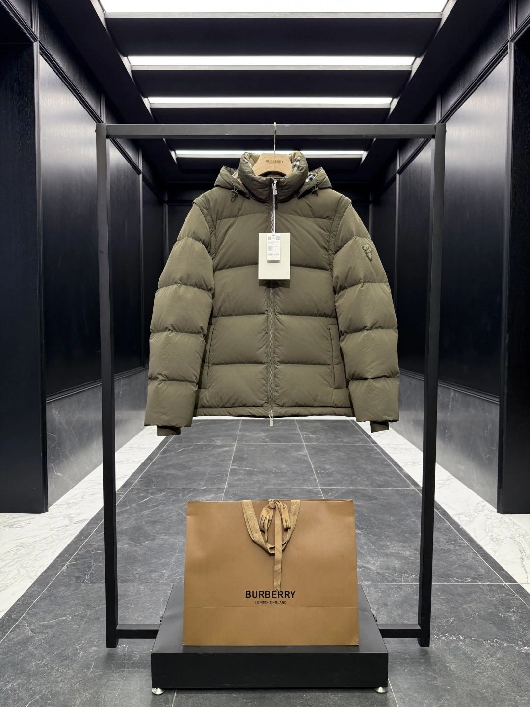 バーバリー「Burberry」秋冬着脱式袖&フード付きダウンジャケット【超おすすめ】