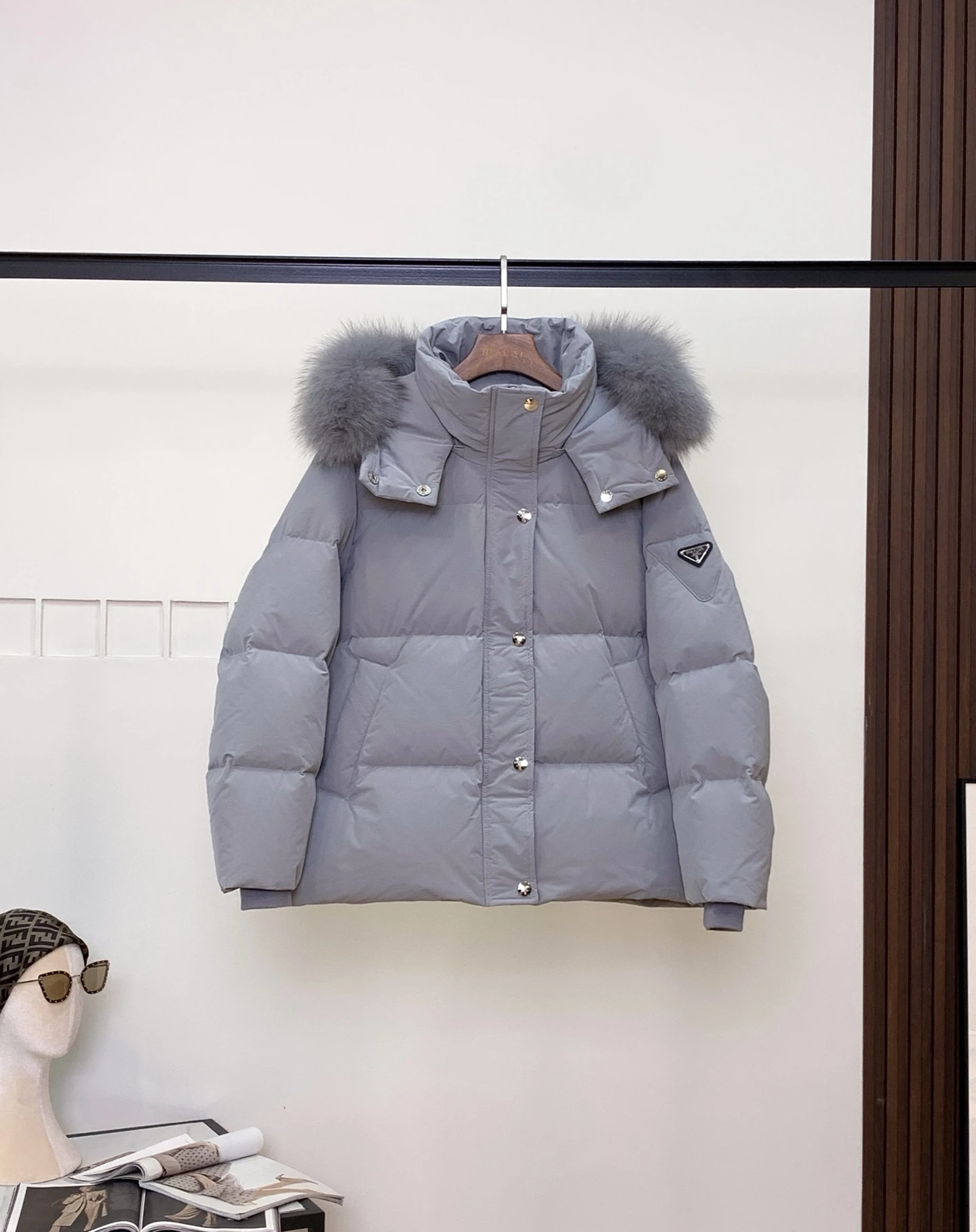 プラダ「Prada」秋冬フード付きダウンジャケット