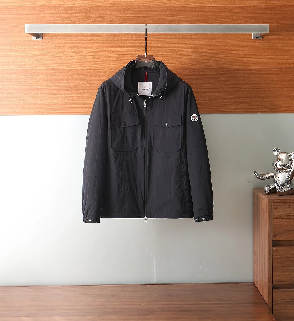 モンクレール「Moncler」春秋のフード付きジャケット