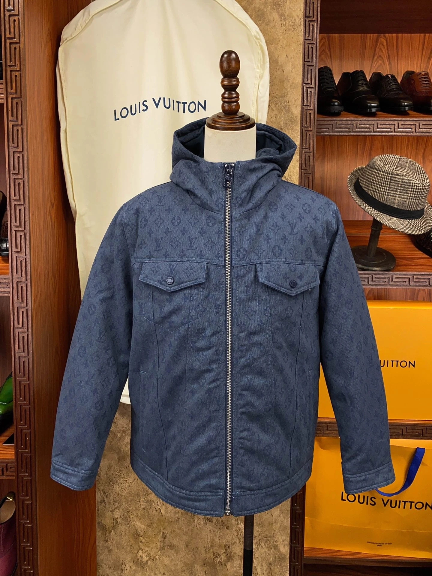 ルイ・ヴィトン「Louis Vuitton」 Monogram Giant ダブルデニム ダウンジャケット