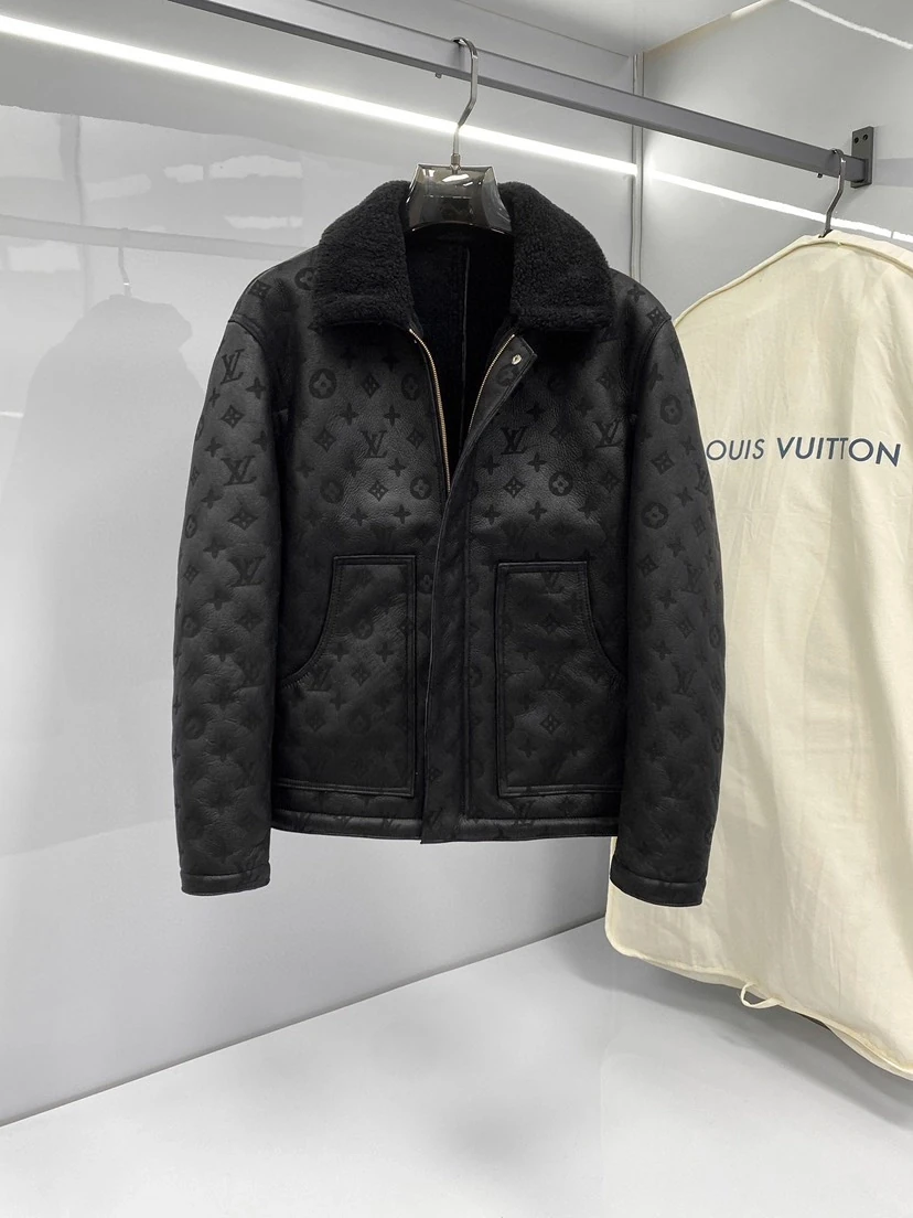 ルイ・ヴィトン「Louis Vuitton」 MONOGRAM エンボス加工 ジャケット アウタ