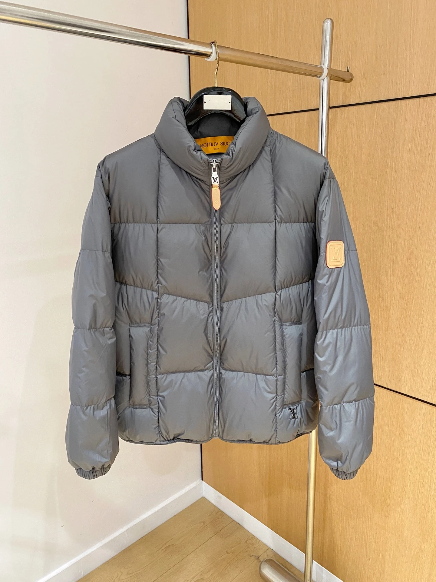 ルイ・ヴィトン「Louis Vuitton」冬のファッションフーディーダウンジャケット