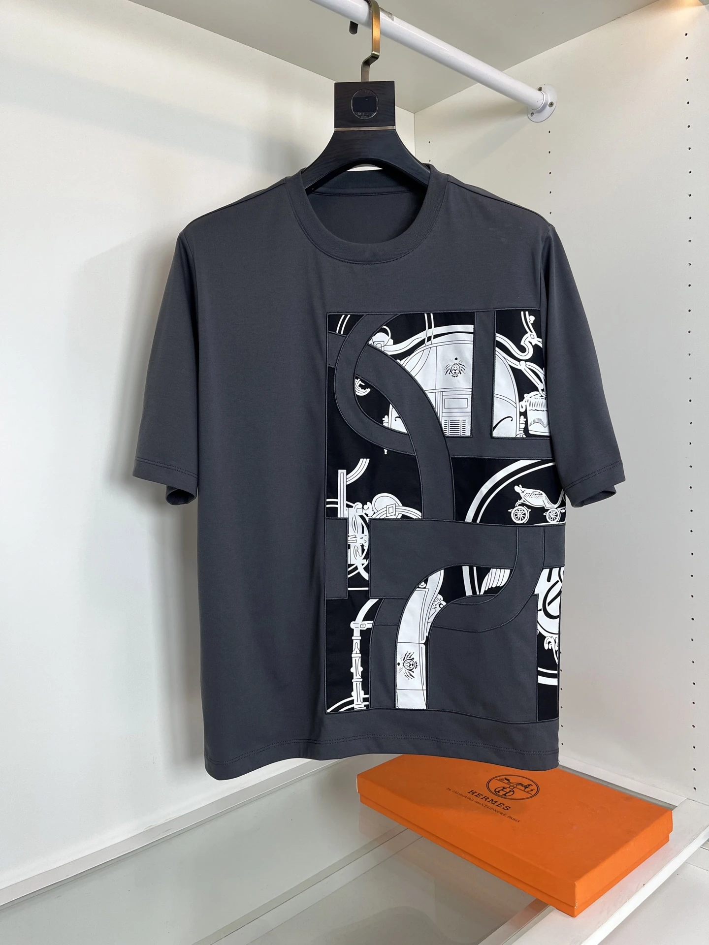 エルメス「Hermès」 クルーネックTシャツ 軽やかな着心地 春夏新作