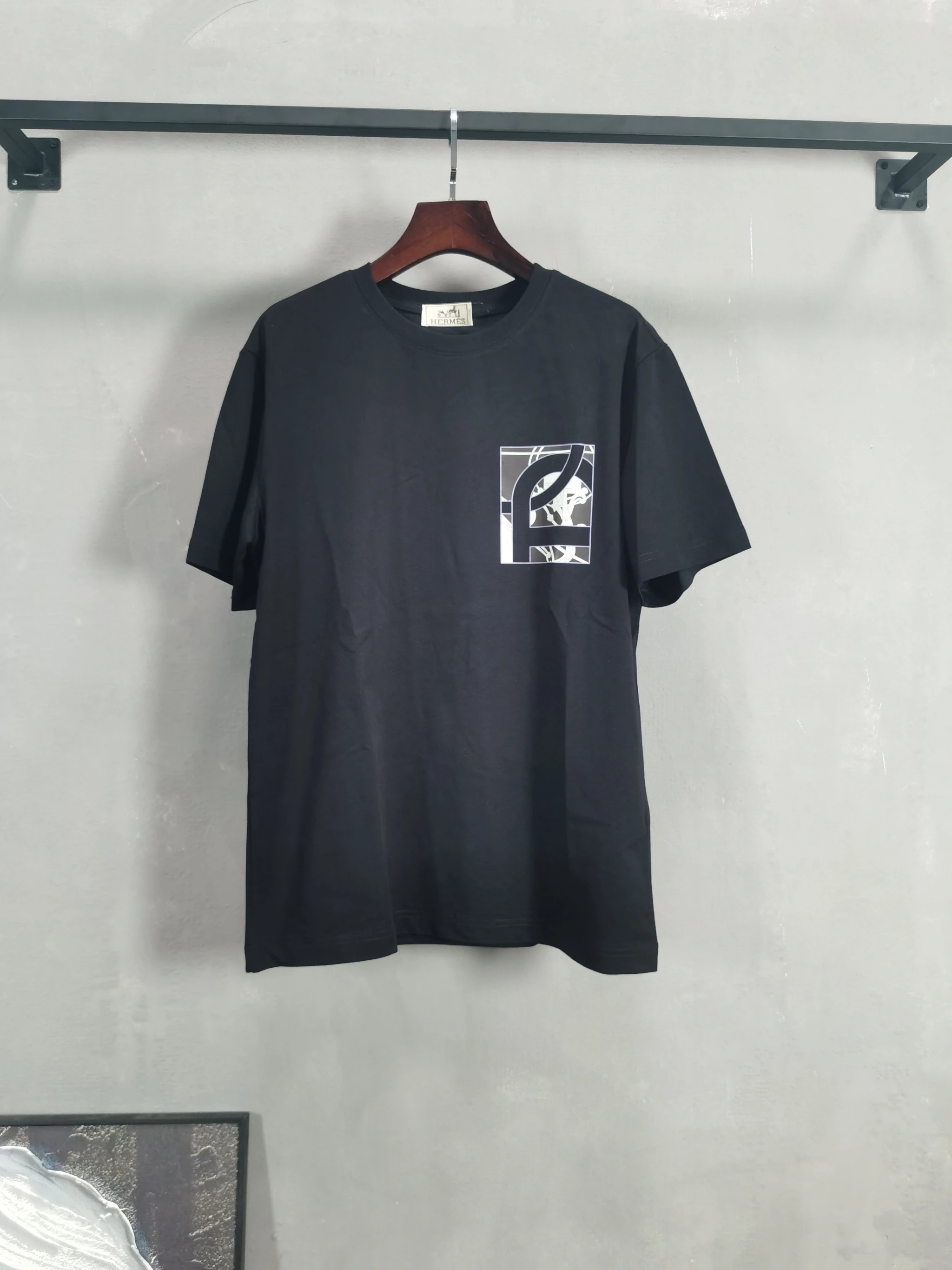 エルメス「Hermès」 クルーネックTシャツ 軽やかな着心地 春夏新作