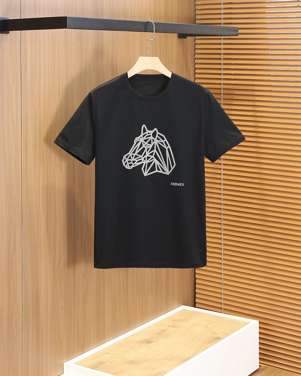 エルメス「Hermès」 春夏2026 刺繍コレクション Tシャツ