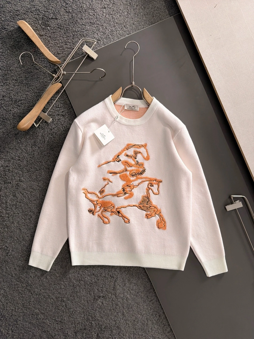 エルメス「Hermès」春季新作ラウンドネックスウェット