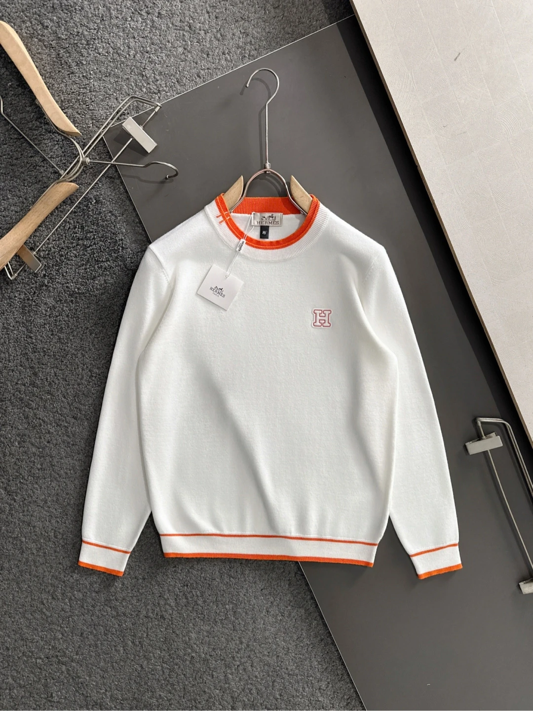 エルメス「Hermès」春季新作ラウンドネックスウェット