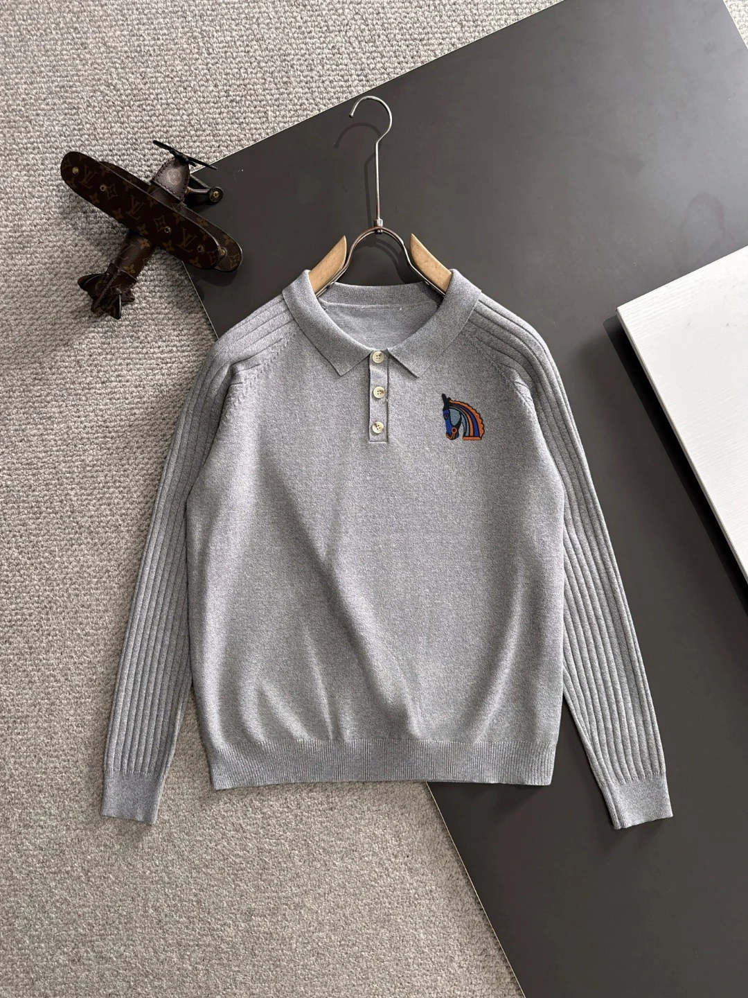エルメス「Hermès」秋冬用ラペル付きニットセーター