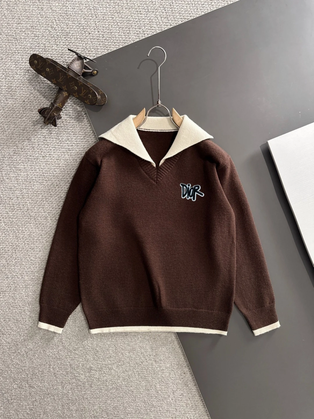 ディオール「Dior」秋冬新作ニットラペルセーター