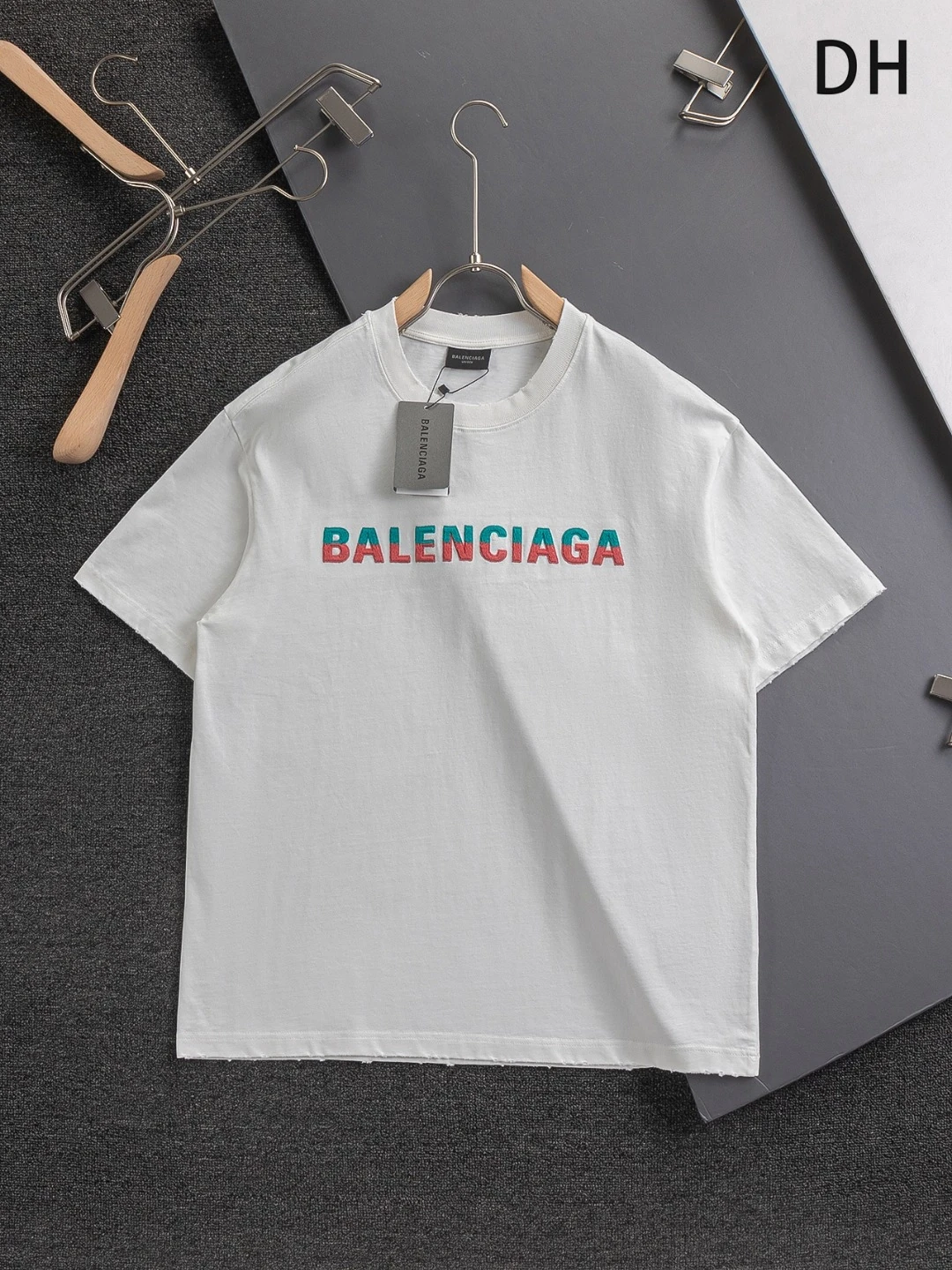 バレンシアガ「Balenciaga」ツートンカラー レター エンブロイダリー Tシャツ