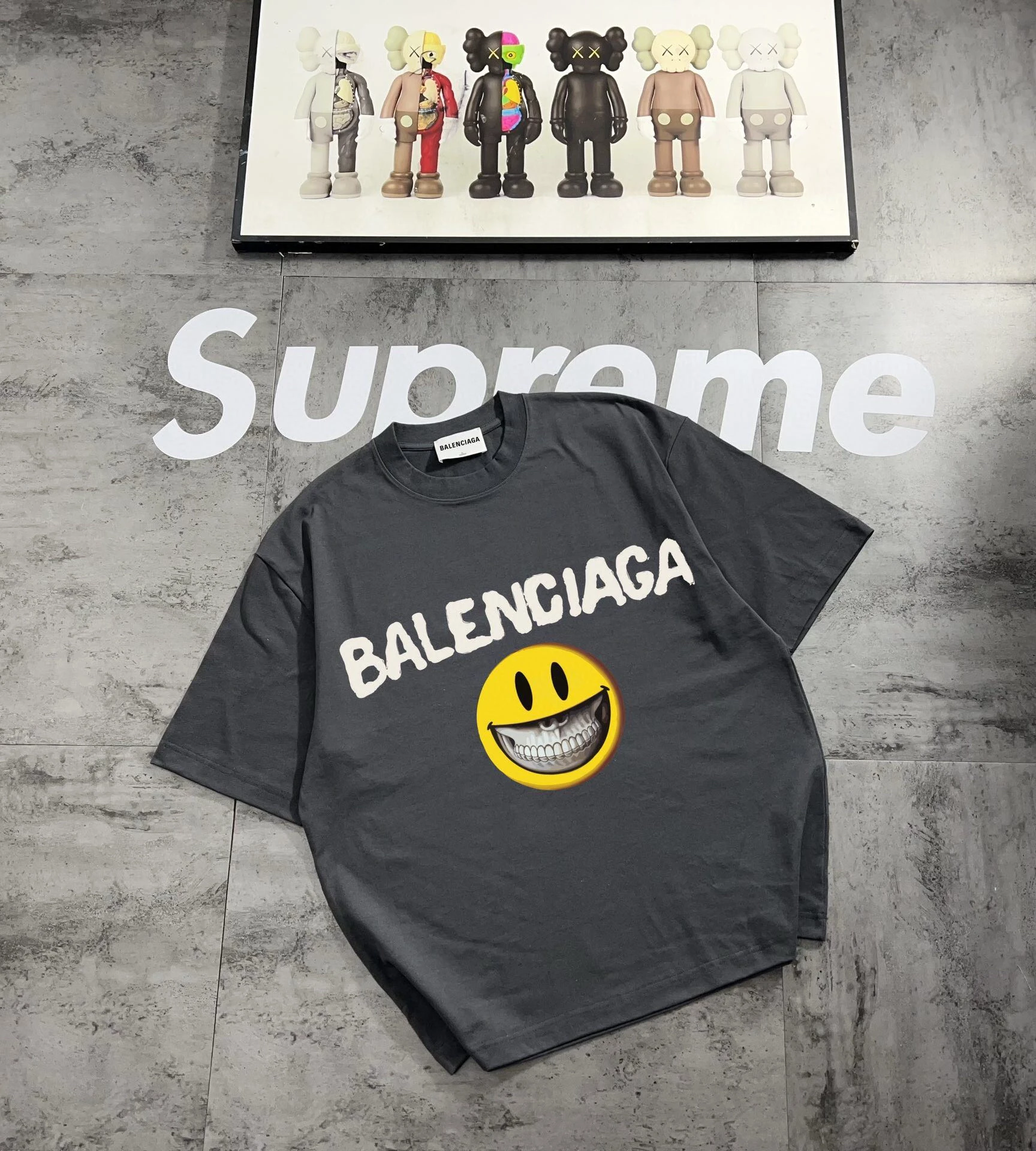 バレンシアガ Balenciaga バレンシアガ Balenciaga レトロカップルプリント半袖