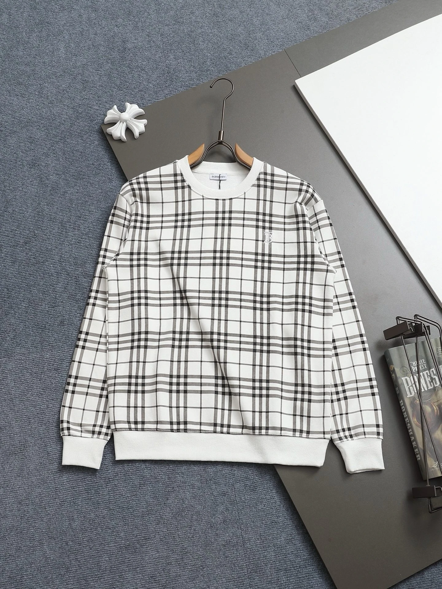 バーバリー「Burberry」クラシックチェック TB刺繍 ロンT(ユニセックス)