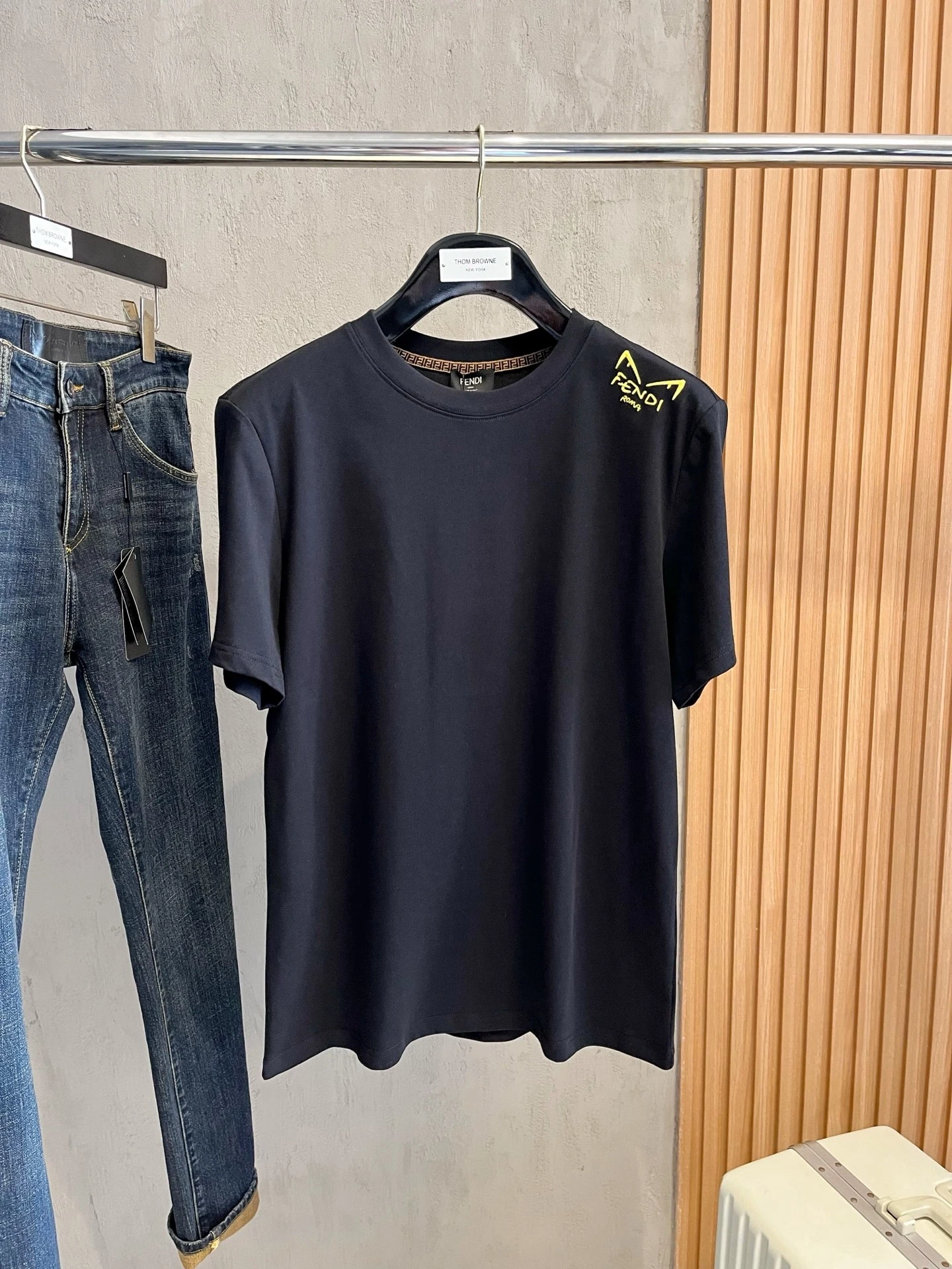 フェンディ Fendi 25SS 春夏新作 フロントロゴ プリント ショートスリーブTシャツ