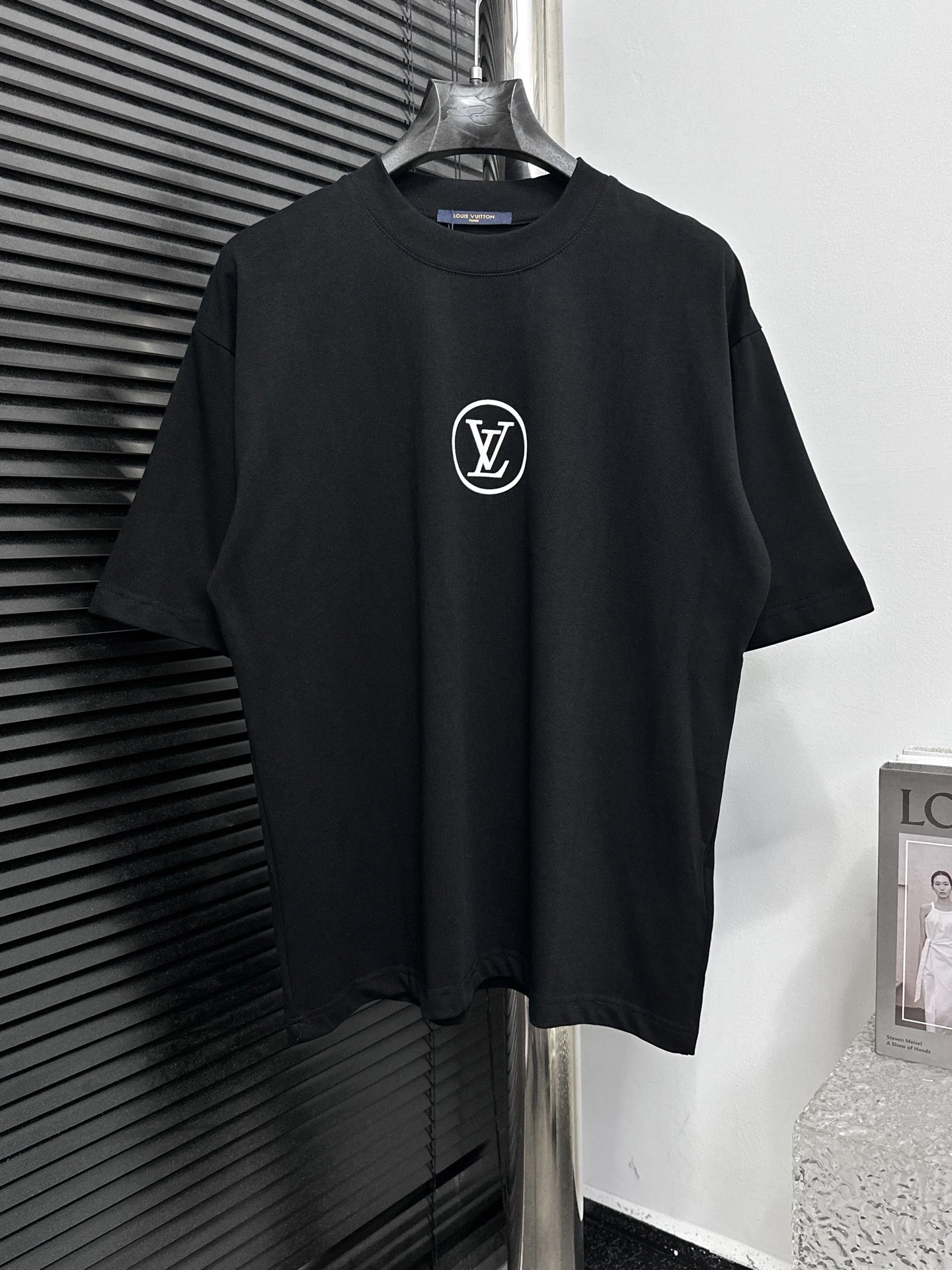 ルイ・ヴィトン Louis Vuitton SS25 新工艺モノグラム コットン オーバーサイズ クルーネックTシャツ(メンズ)