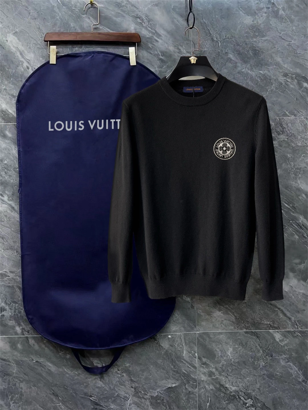 ルイ・ヴィトン「Louis Vuitton」秋冬用ロゴ入り丸首ニットセーター