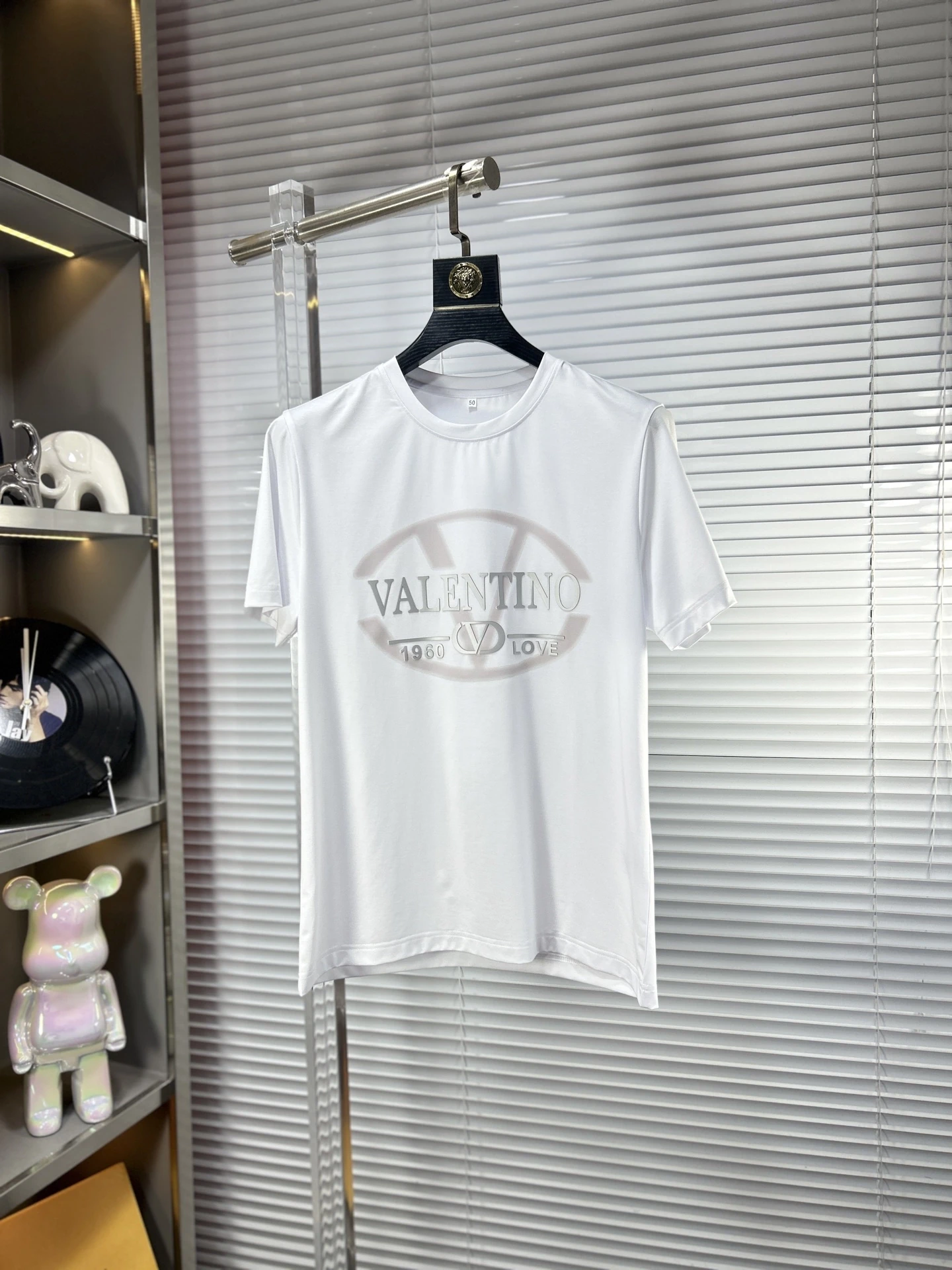 ヴァレンティノ Valentino SS25 サマーコレクション トップクラス ロゴプリント ショートスリーブTシャツ