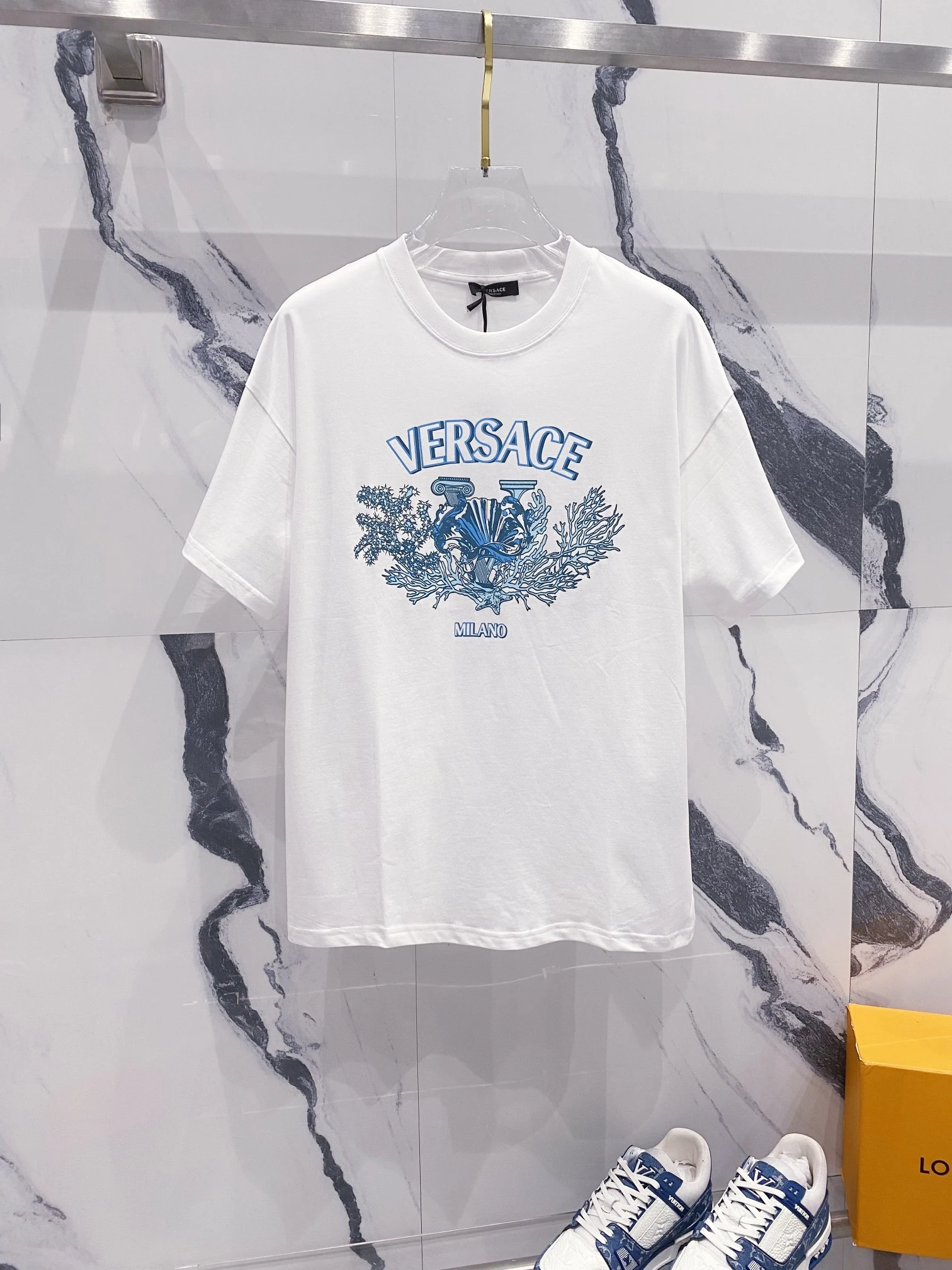 ヴェルサーチ Versace クルーネックTシャツ クラシックロゴ&フラワープリント