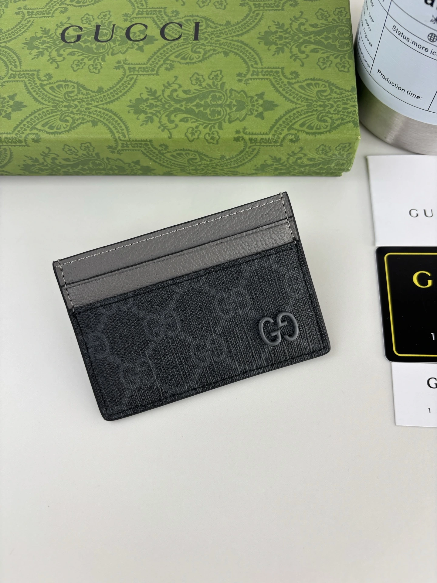 Gucci(グッチ / Gucci) このカードホルダーはブラックGG Supremeキャンバス精巧製、ブランド典藏ディテールが上品な趣を存分に表現