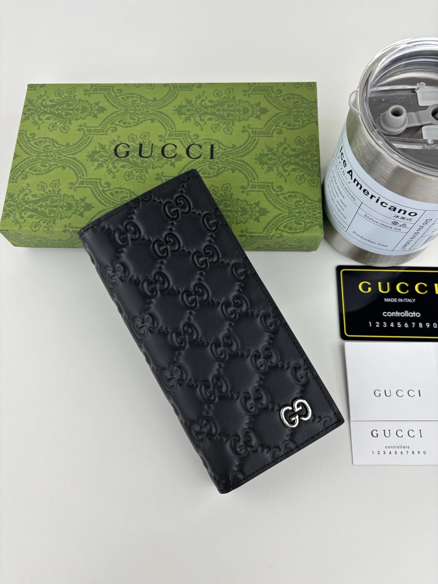 Gucci(グッチ / Gucci) 新作メンズロングウォレット、直営店クオリティ・実物撮影!カーフレザー~ヒートプレス精巧プリントで肌触りふっくら、最新~ダブルGメタルロゴ