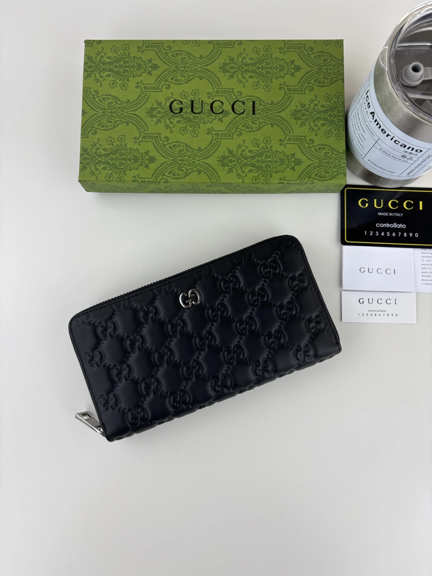Gucci(グッチ / Gucci) 新作メンズジップウォレット、実物撮影!純正カーフレザー~ヒートプレス精巧プリントで肌触りふっくら、最新~ダブルGメタルロゴ、輸入コットンYKKジップ