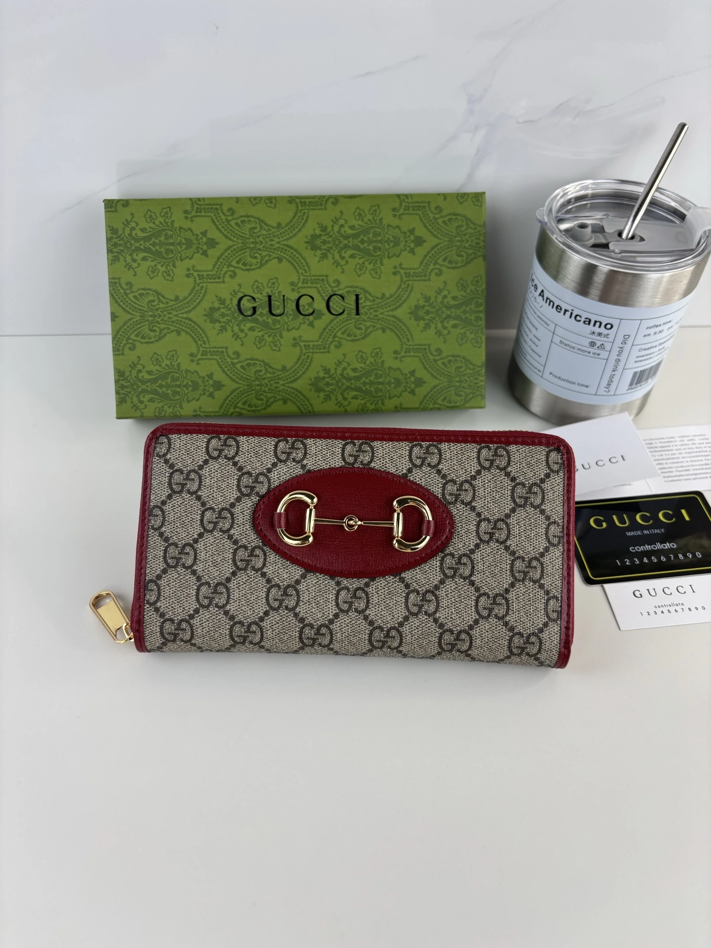 Gucci(グッチ / Gucci) GG Supremeハイグレードキャンバスとブラウンレザーで作られたGucci(グッチ / Gucci)1955ホースビットカードケースを新登場